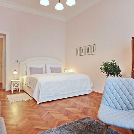 Apartment In The Heart Of ปราก ภายนอก รูปภาพ