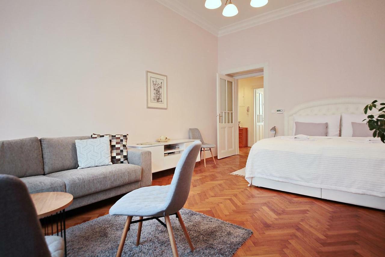 Apartment In The Heart Of ปราก ภายนอก รูปภาพ
