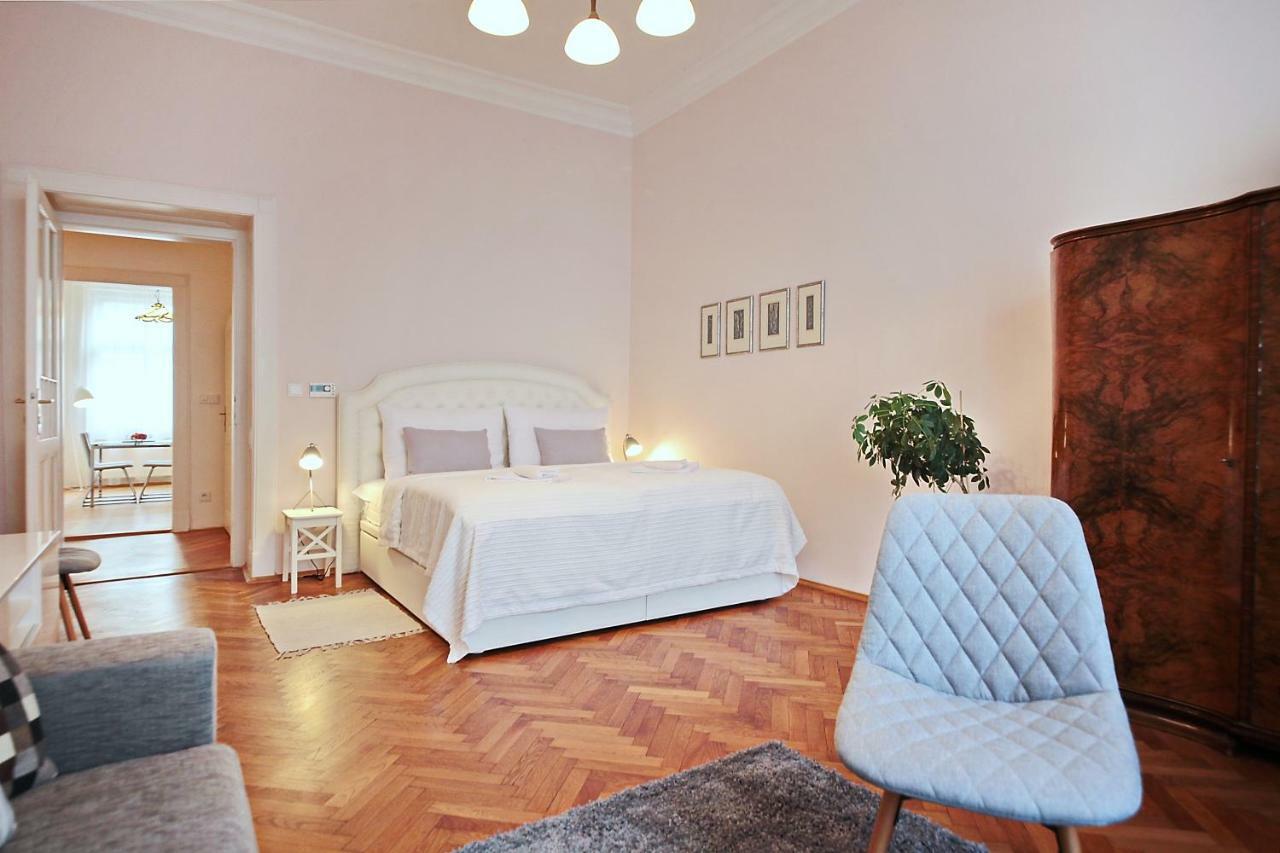 Apartment In The Heart Of ปราก ภายนอก รูปภาพ