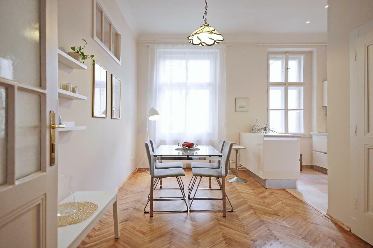 Apartment In The Heart Of ปราก ภายนอก รูปภาพ